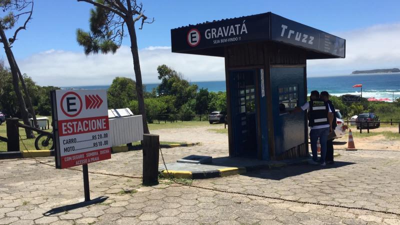 Procon orienta estacionamentos de praia sobre preços na temporada
