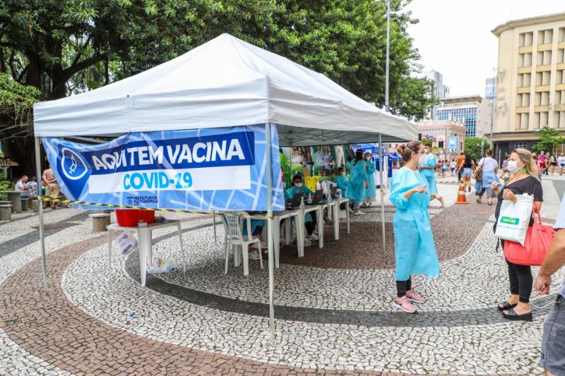 Florianópolis divulga vacinação contra Covid-19 no fim de semana
