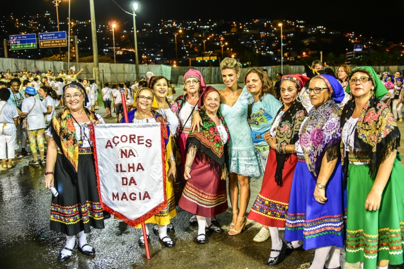Unidos da Inclusão abre o desfile na Nego Quirido