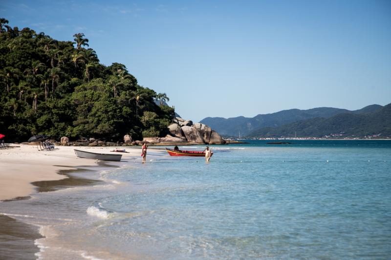 Na primeira temporada de verão sob gestão municipal, Ilha do Campeche tem queda significativa na superlotação