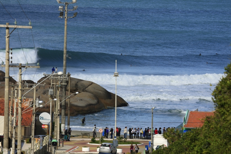 Joaquina recebe o Oakley Pro 2013