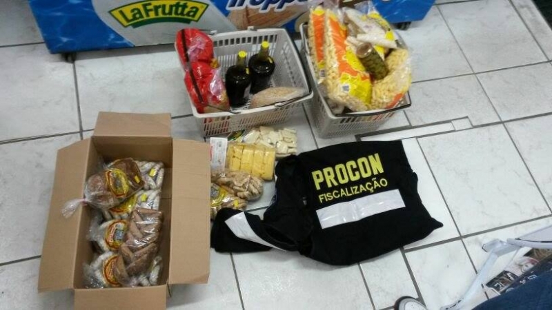 Procon apreende alimentos fora do prazo de validade