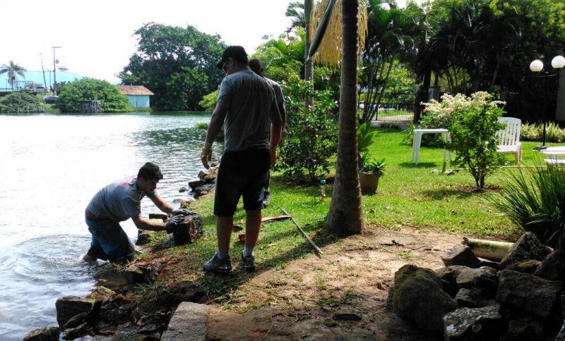 Floram derruba muro e rampa na Barra