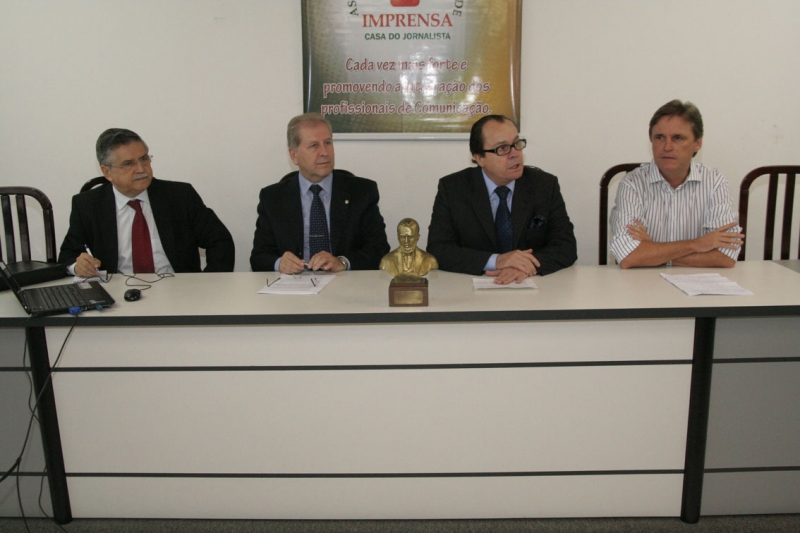 Prefeito apresenta Projeto do Plano Diretor à imprensa