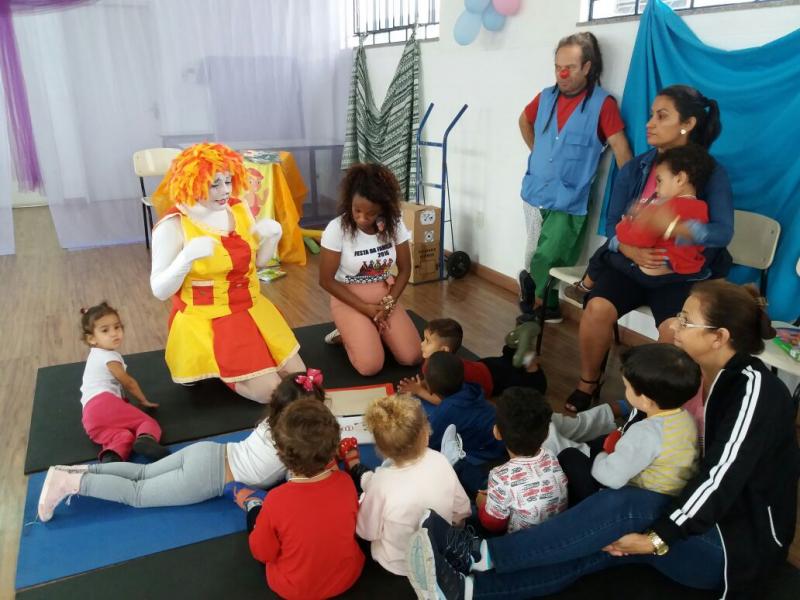 Crianças da Creche Morro do Mocotó passeiam pelo mundo de Emília 