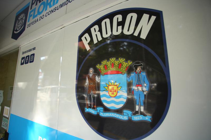 Procon de Florianópolis orienta redes de farmácia sobre aumento no valor de repelentes