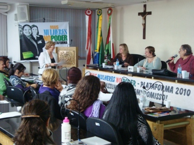 Seminário incentiva a participação da mulher na política