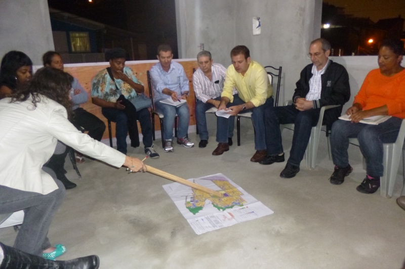 Secretários ouvem da comunidade da Vila Aparecida o que os moradores desejam para a nova praça