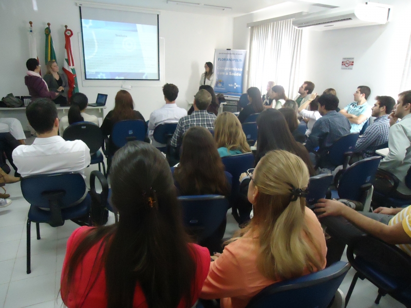 Alunos de Administração Pública apresentam resultados da consultoria na SMS