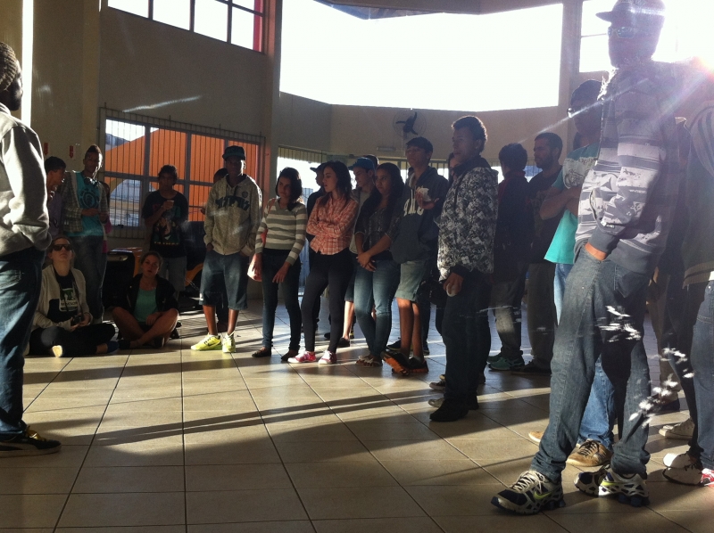 Programa busca integrar jovens das comunidades