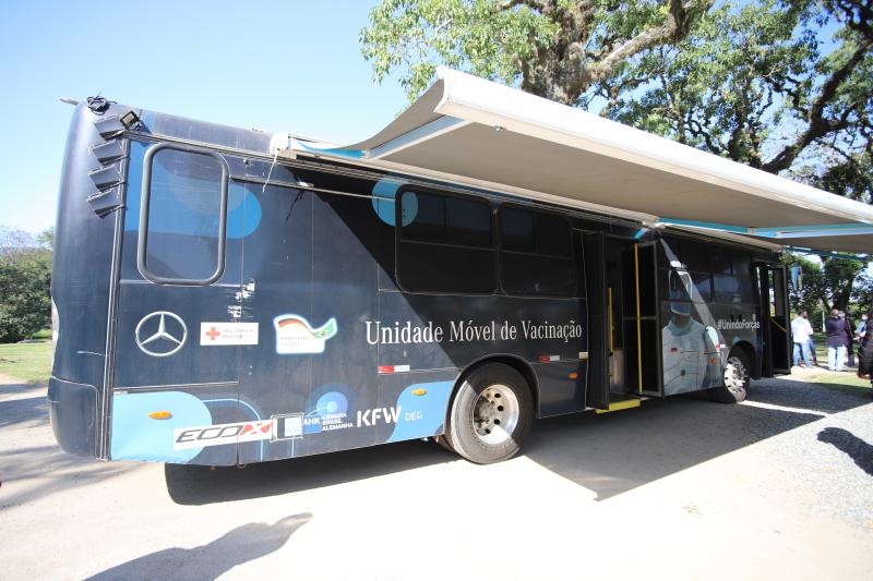 Busão da vacinação vai funcionar sábado e domingo em Florianópolis
