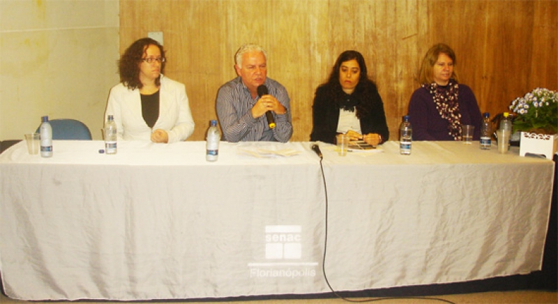Seminário debate temas como sexualidade e drogas na comunidade escolar