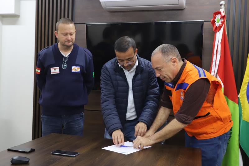 Defesa Civil de Florianópolis apresenta projeto de lei de ajuda mútua para adesão ao PRAMDEC - Plano Regional de Ajuda Mútua entre 22 cidades catarinenses