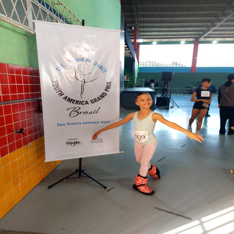 Estudante de escola municipal de Florianópolis participará de final de ballet em Nova Yok e de seleção nacional do Bolshoi