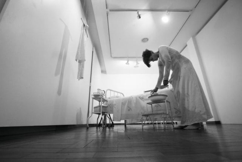 Silvana Macêdo apresenta a performance Maculada