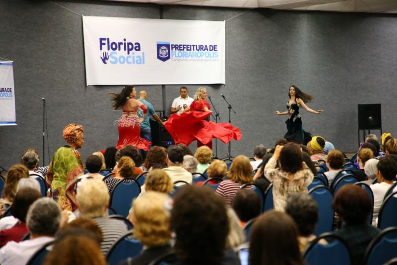 Prefeitura de Florianópolis realiza show de talentos para idosos