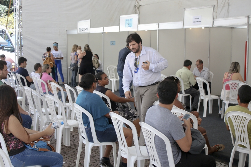 Busca por saldar dívida expõe dramas 