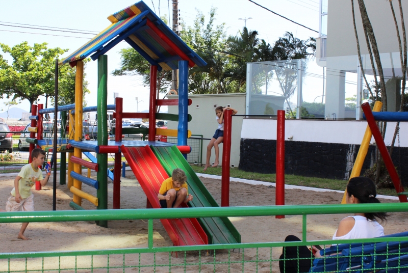 Praça dos Namorados foi entregue nesta sexta