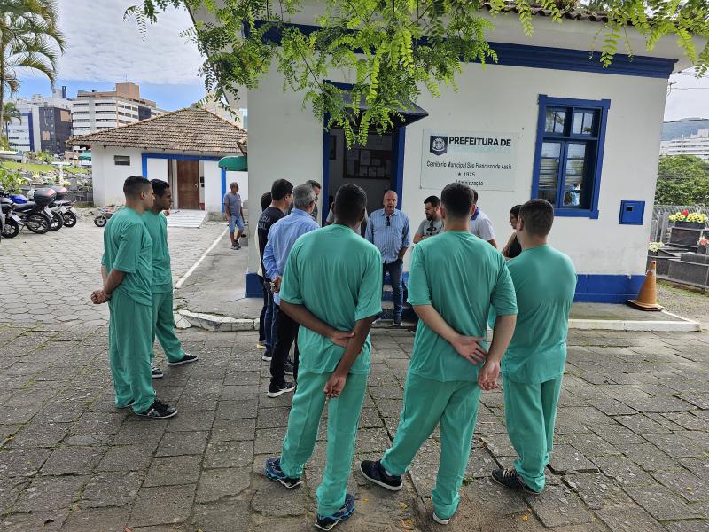 Trinta reeducandos da Penitenciária vão colaborar com limpeza pública