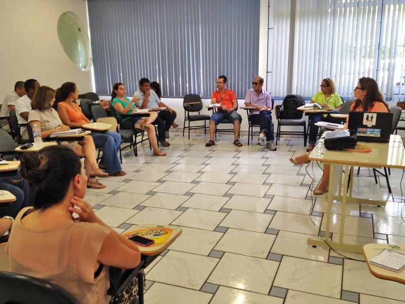 Comitê discute emprego para moradores de rua