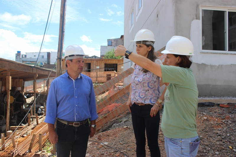 Secretário visita obras do  Minha Casa Minha Vida