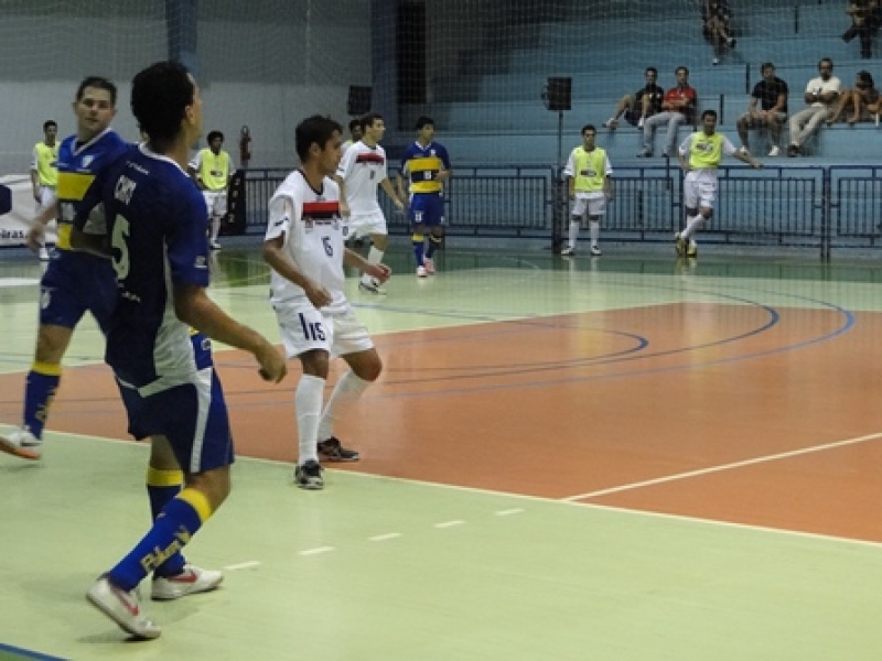 Futsal de Florianópolis vence e sobe na liga.