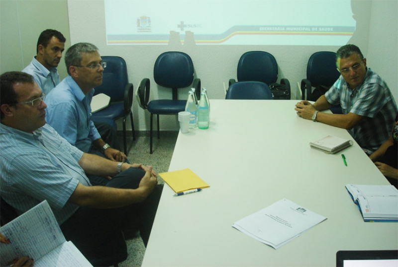 Representantes da SMS de Blumenau vêm conhecer planejamento da Saúde de Florianópolis.