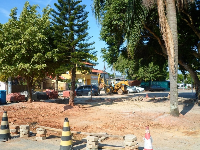 Praça Bento Silvério em fase de conclusão de obra