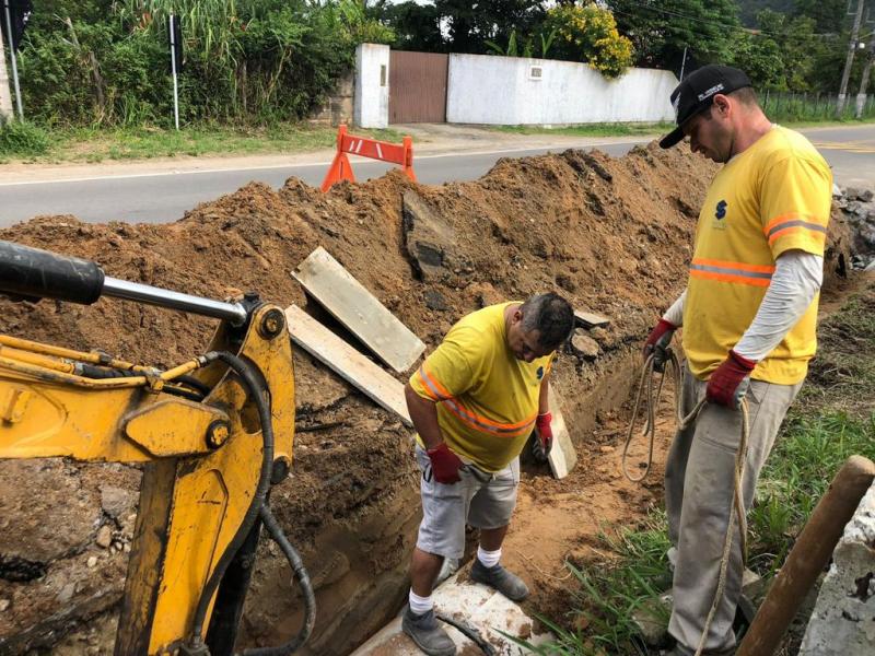 Manutenção na drenagem da SC-406 vai ajudar a prevenir alagamentos e erosão