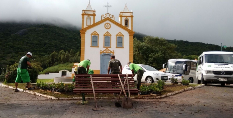 Praça no Ribeirão ganha novo paisagismo 
