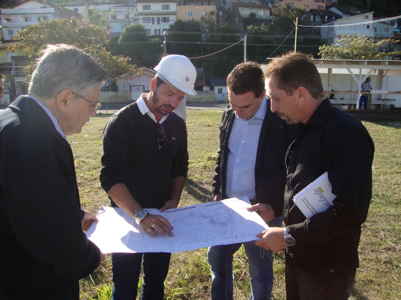  Prefeito visita obras em unidades de ensino
