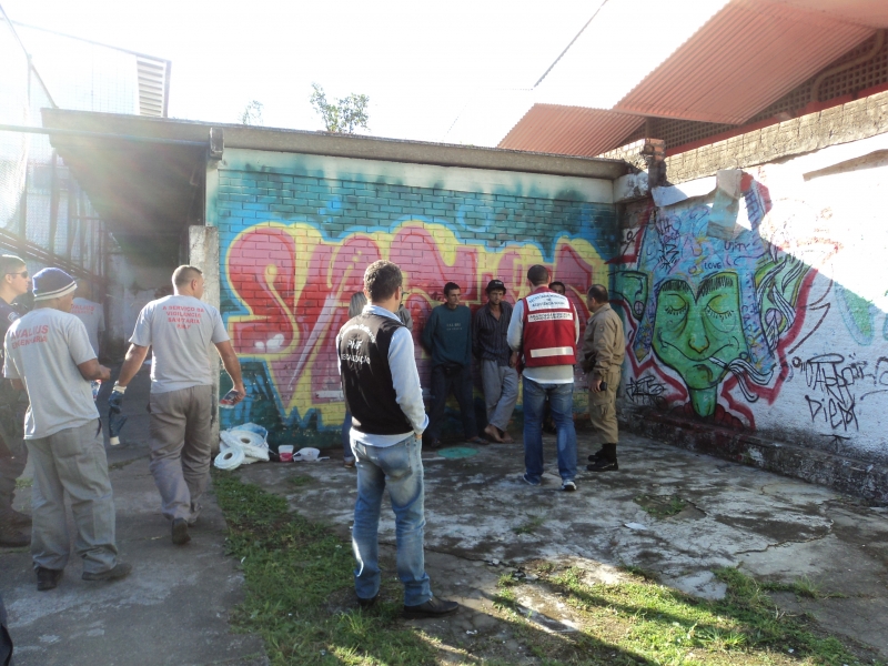 Operação recolhe lixo e encaminha moradores de rua