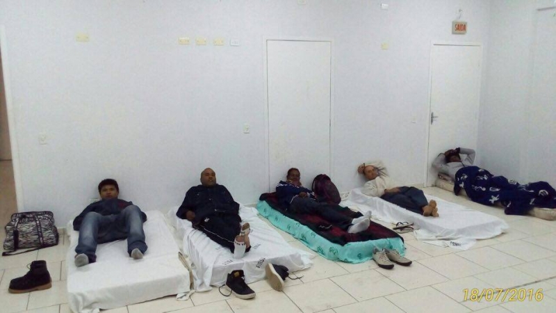 Movimento duplica na passarela por causa do frio