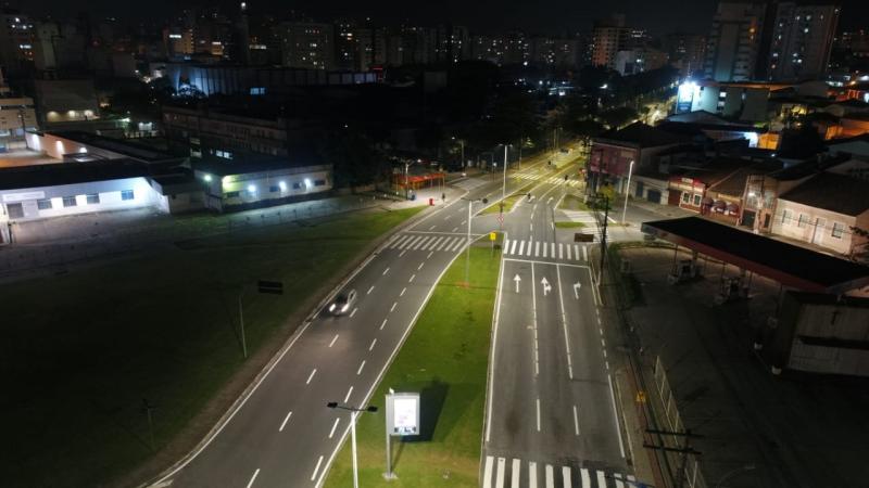 Prefeitura instala novo sistema de iluminação na Rua Silva Jardim
