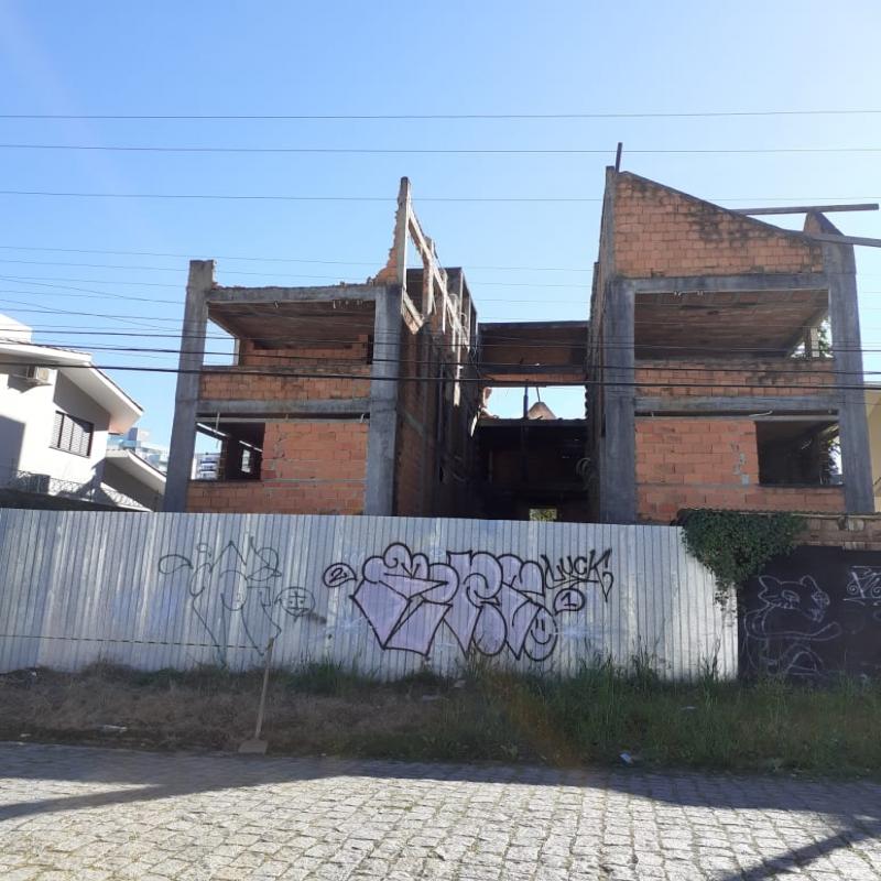 Prefeitura realiza demolição de edificação irregular no Parque São Jorge