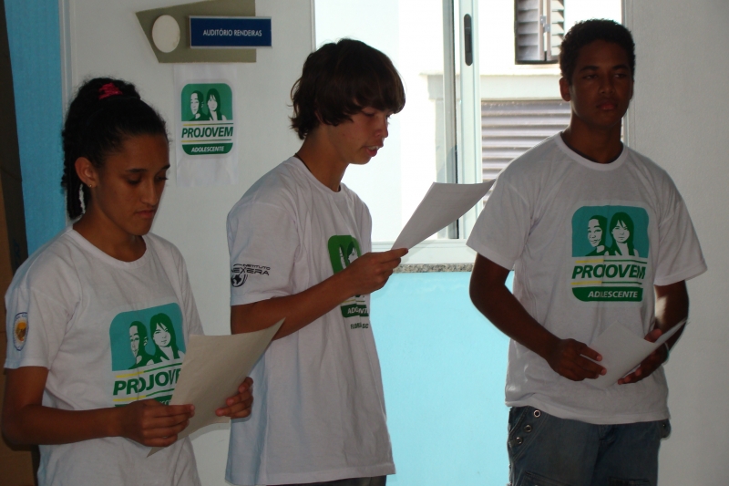 Semas premia adolescentes participantes do ProJovem 