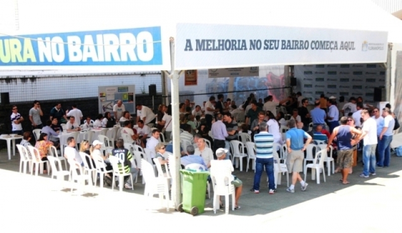Prefeitura no Bairro atende a moradores de Capoeiras