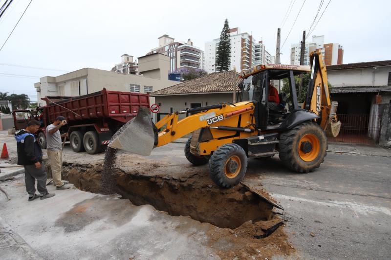 Prefeitura inicia revitalização de via de acesso ao Maciço