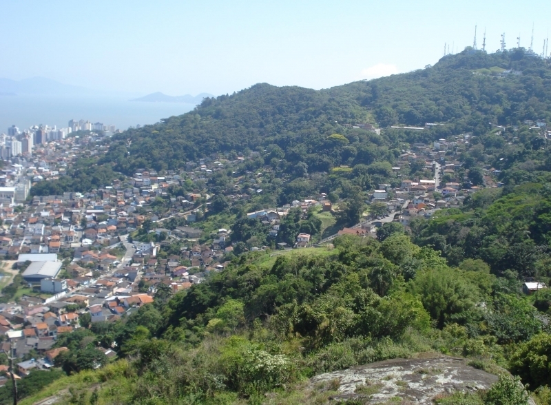 Mutirão no Maciço do Morro da Cruz reúne gestores públicos e representantes de comunidades do Sul e do Sudeste do Brasil