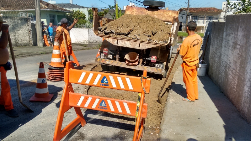 Clementino de Brito fica em meia pista até sexta