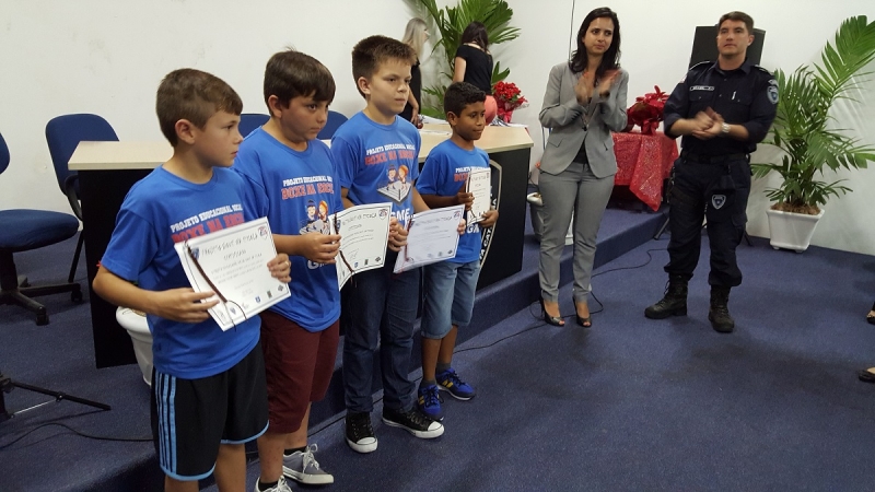 Projeto Boxe na Escola gradua 91 estudantes