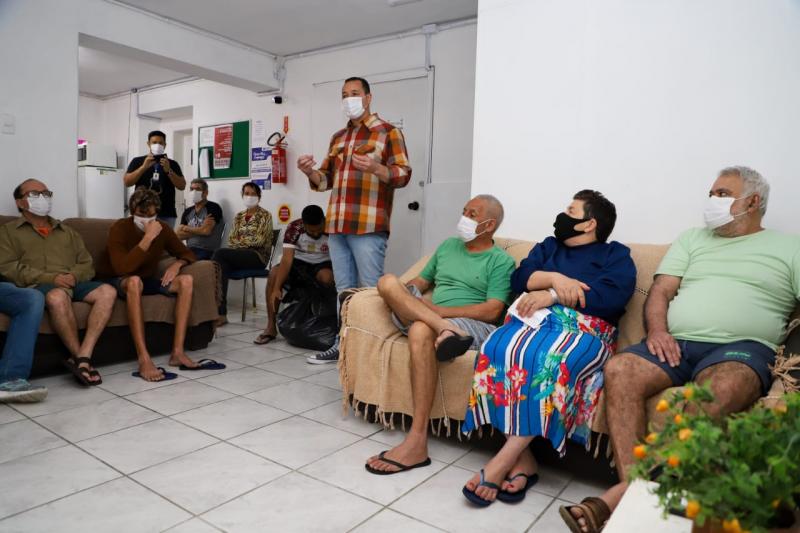 PMF promove discussão antirracista para pessoas em situação de rua