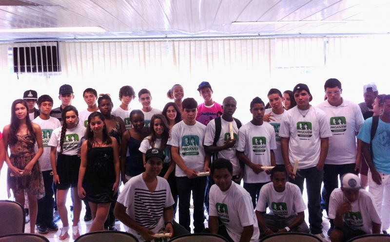 Alegria e emoção marcam a formatura dos alunos do Projovem Adolescente