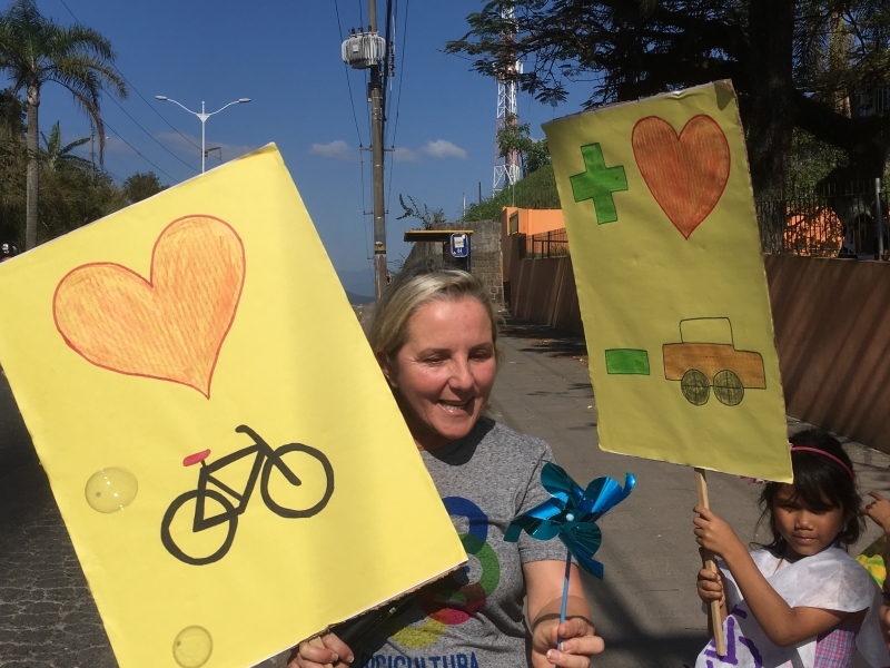Professora de educação física participa de fórum mundial de bicicleta 