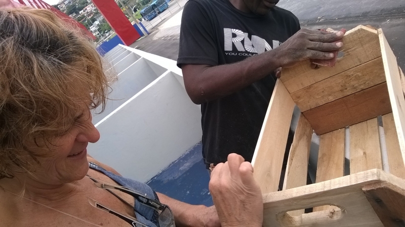 Moradores de rua recebem projeto de reciclagem
