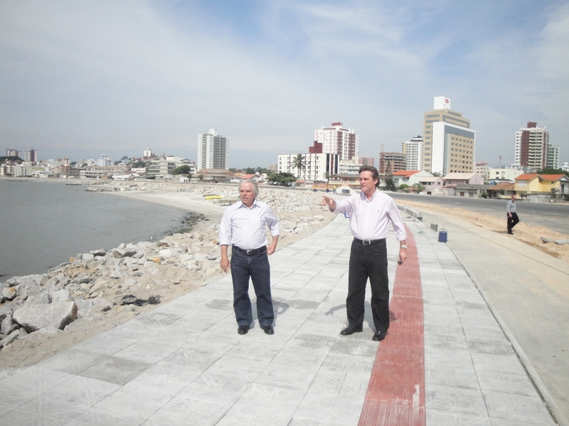 Dário Berger realiza visita de inspeção às  obras da Beira-Mar Continental