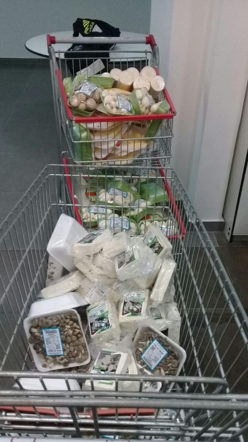 Procon de Florianópolis apreende quase 700kg de alimentos em ações na Capital