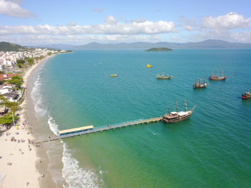Prefeitura inicia obra de alargamento da faixa de areia de Canasvieiras