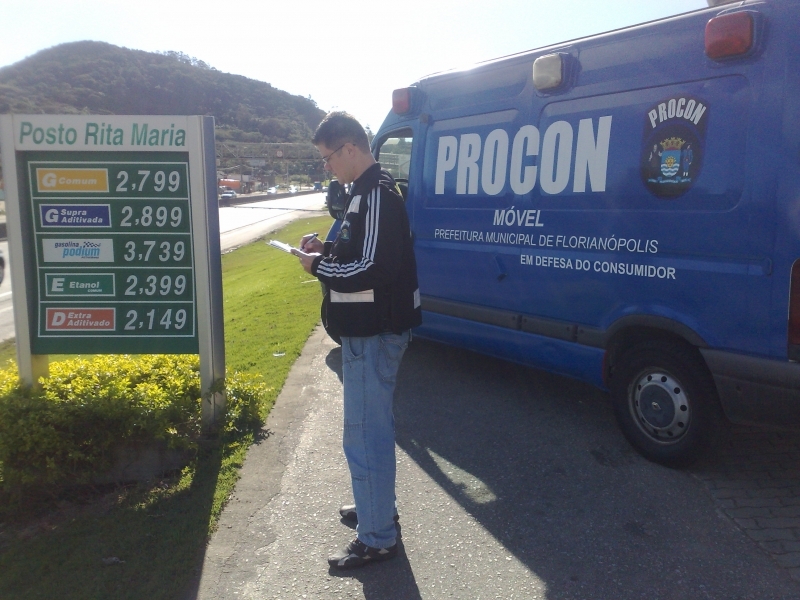 Procon pesquisa preços de combustíveis