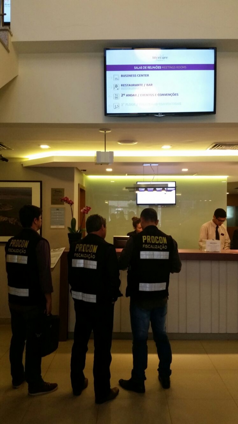 Defesa do Consumidor autua hotéis na Capital